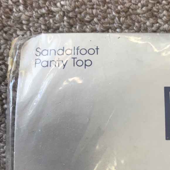 ROUND THE CLOCK PAISLEY LACE BLACK PANTYHOSE B - Picture 3 of 4